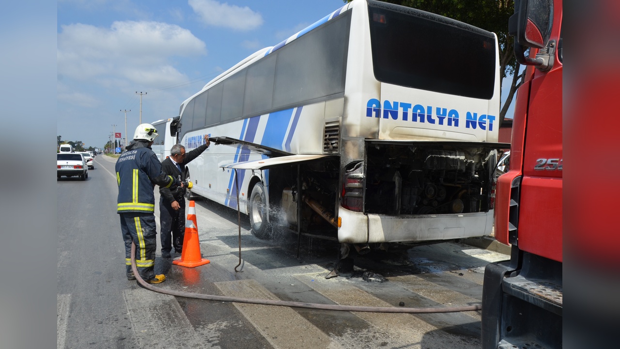 Yedek Şoförün Dikkatiyle Otobüs Yangını Kontrol Altına Alındı