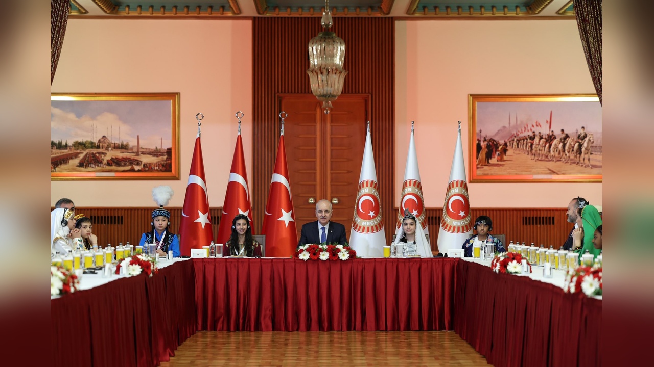 TBMM Başkanı Kurtulmuş, Dünya Çocuklarıyla Bir Araya Geldi