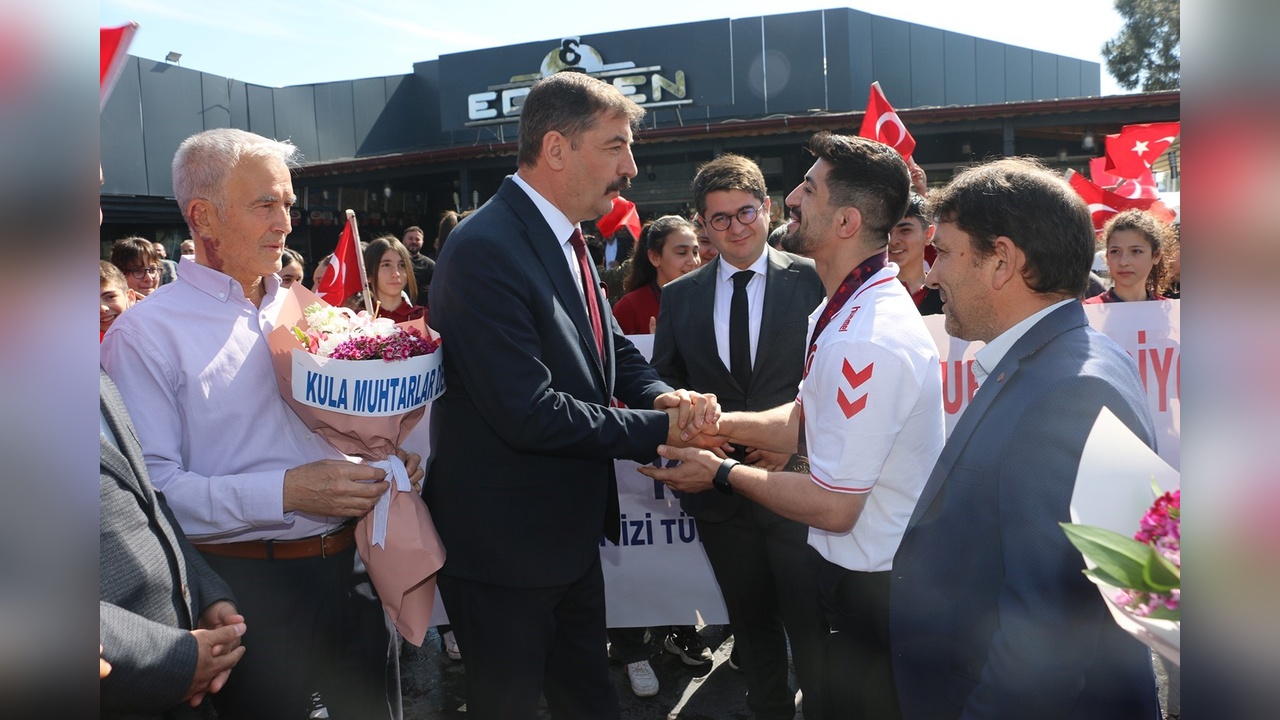 Kerem Kamal, Avrupa Şampiyonu Olmasının Sevinciyle Kula’da Coşkuyla Karşılandı
