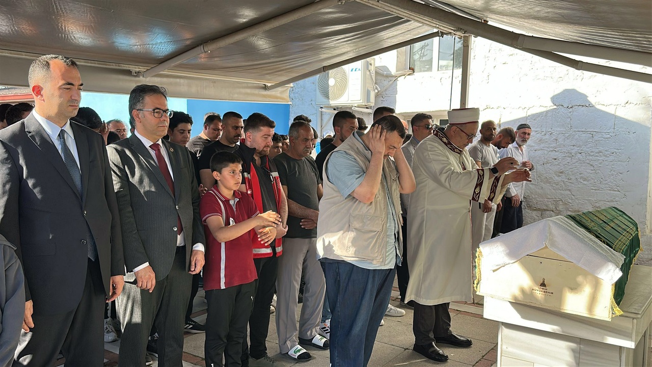 Meriç Nehri'nde Boğulan Ege Son Yolculuğuna Uğurlandı