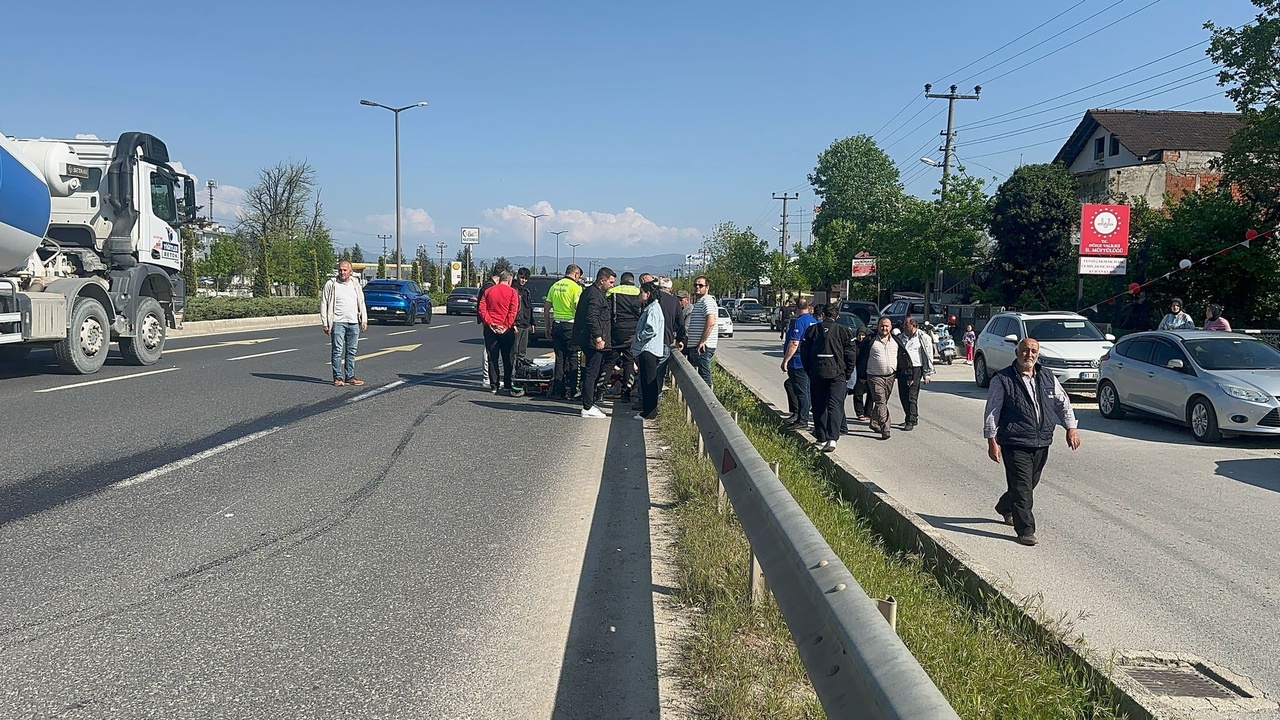 Elektrikli Moped ve Motosiklet Çarpışması Güvenlik Kamerasına Yansıdı