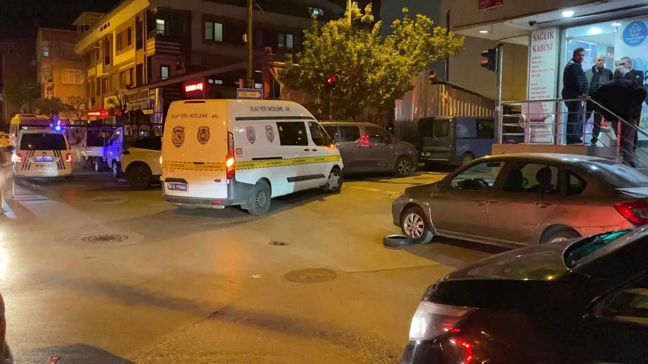 Küçükçekmece'de Tamirci Dükkanına Silahlı Saldırı: Motosikletli Şüpheliler Etkili Oldu