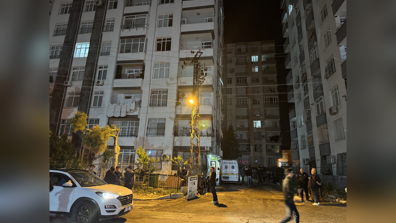 Adana'da Bir Site Yangınında Bir Kişi Hayatını Kaybetti