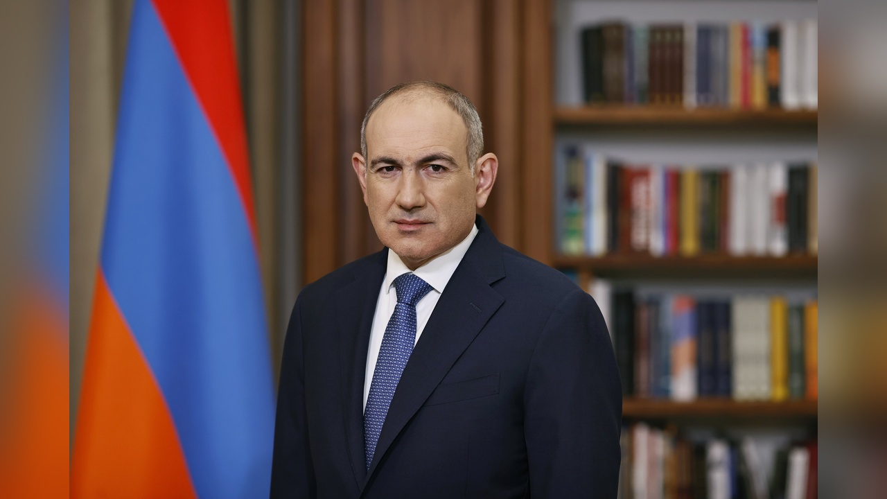 Paşinyan, Erivan'da Türk ve Azerbaycan Bayraklarının Yakılmasını Sert Şekilde Eleştirdi