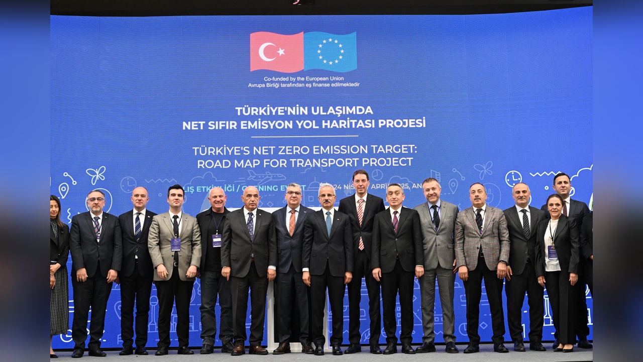 Ulaştırma Bakanı Uraloğlu, İstanbul'da 3 operatör ve teknik ekipleriyle toplantı yapacak