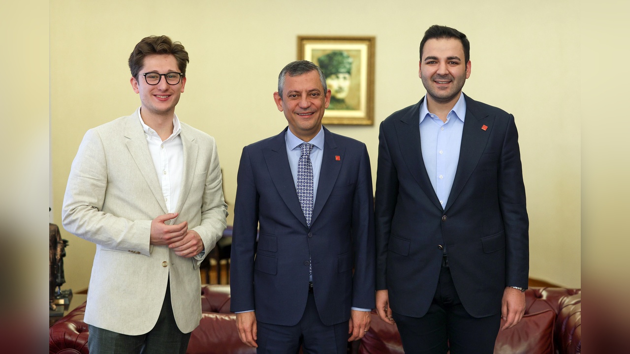 Özgür Özel, Almanya'da Sosyal Demokrat Gençlik Örgütü ile Bir Araya Geldi
