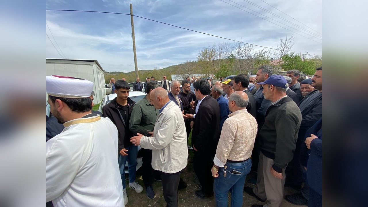 İzmir'de Halı Saha Maçında Kalp Krizi Geçiren Komiser Vefat Etti