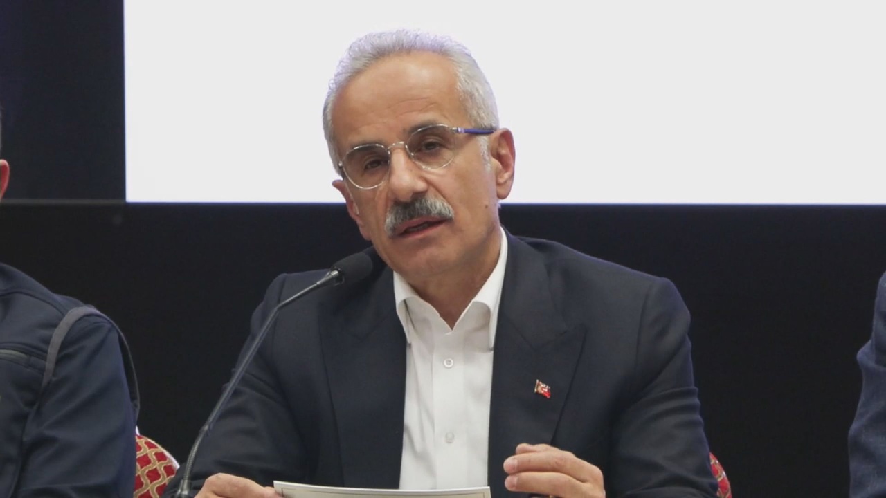 Bakan Uraloğlu, Kriz Anlarında İnternet Tabanlı Haberleşme Sistemlerinin Kullanımını Önerdi
