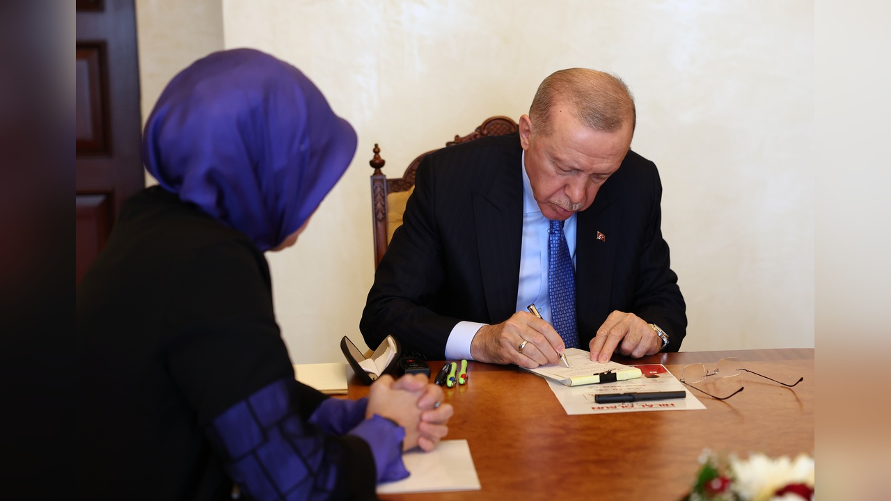 Cumhurbaşkanı Erdoğan, Kurban Vekaletini Türk Kızılayı'na Teslim Etti