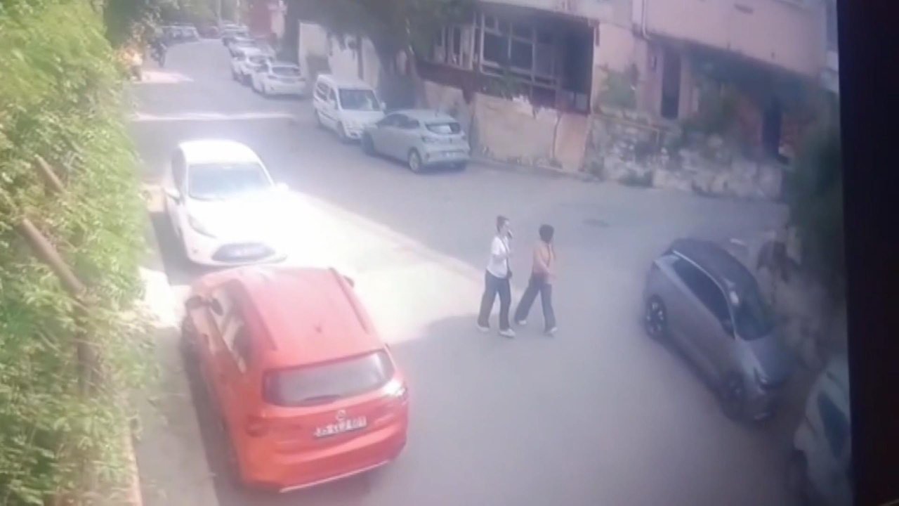 İzmir'de Hırsızlık Operasyonu: Altınlar Mutfaktan Çıkarıldı, 44 Yıl Hapis Cezası Olan Şüpheli Yakalandı