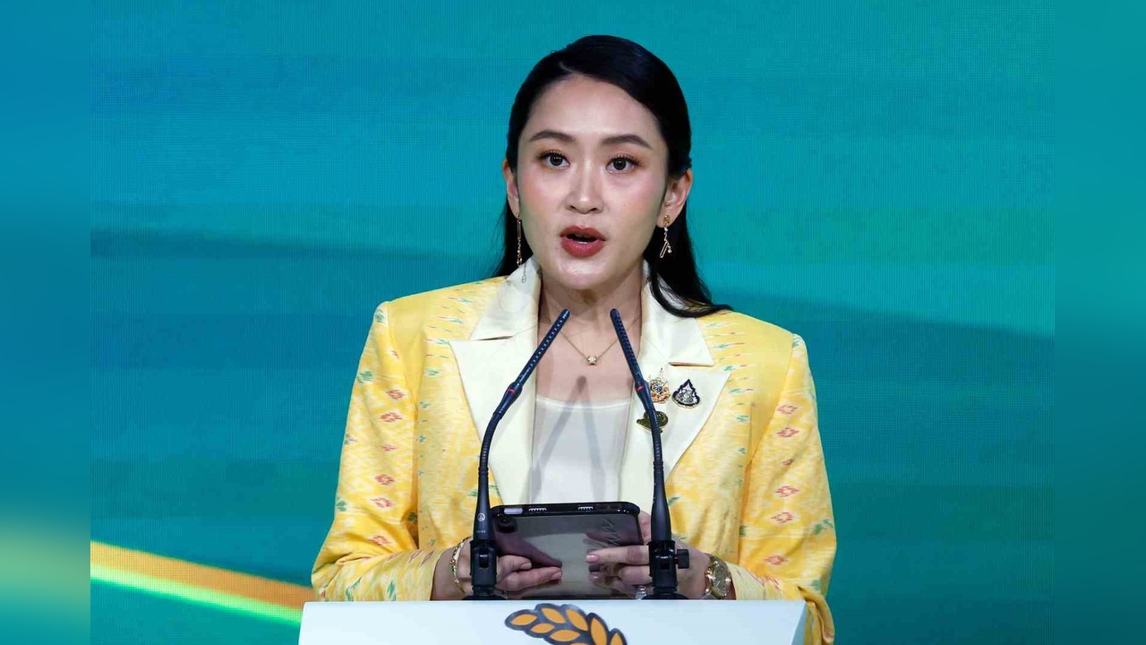 Tayland Başbakanı Shinawatra Yüksek Ateş Nedeniyle Hastaneye Kaldırıldı