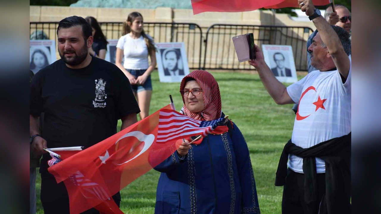 Washington’da Türk Vatandaşlarından Ermeni Soykırımı İddialarına Karşı Protesto
