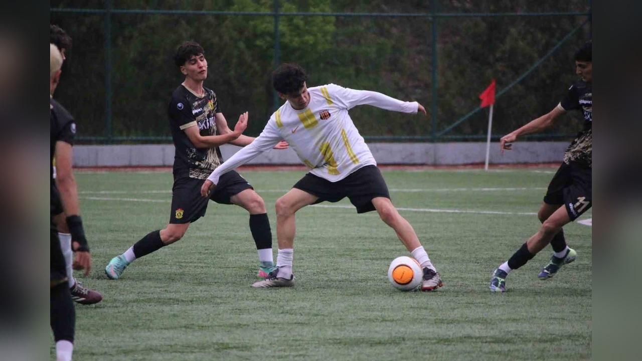 Karabük'te U18 Türkiye Futbol Şampiyonası Heyecanı Başladı