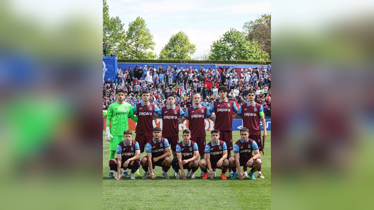 Bakan Bak, Trabzonspor U19 Takımını Tebrik Etti