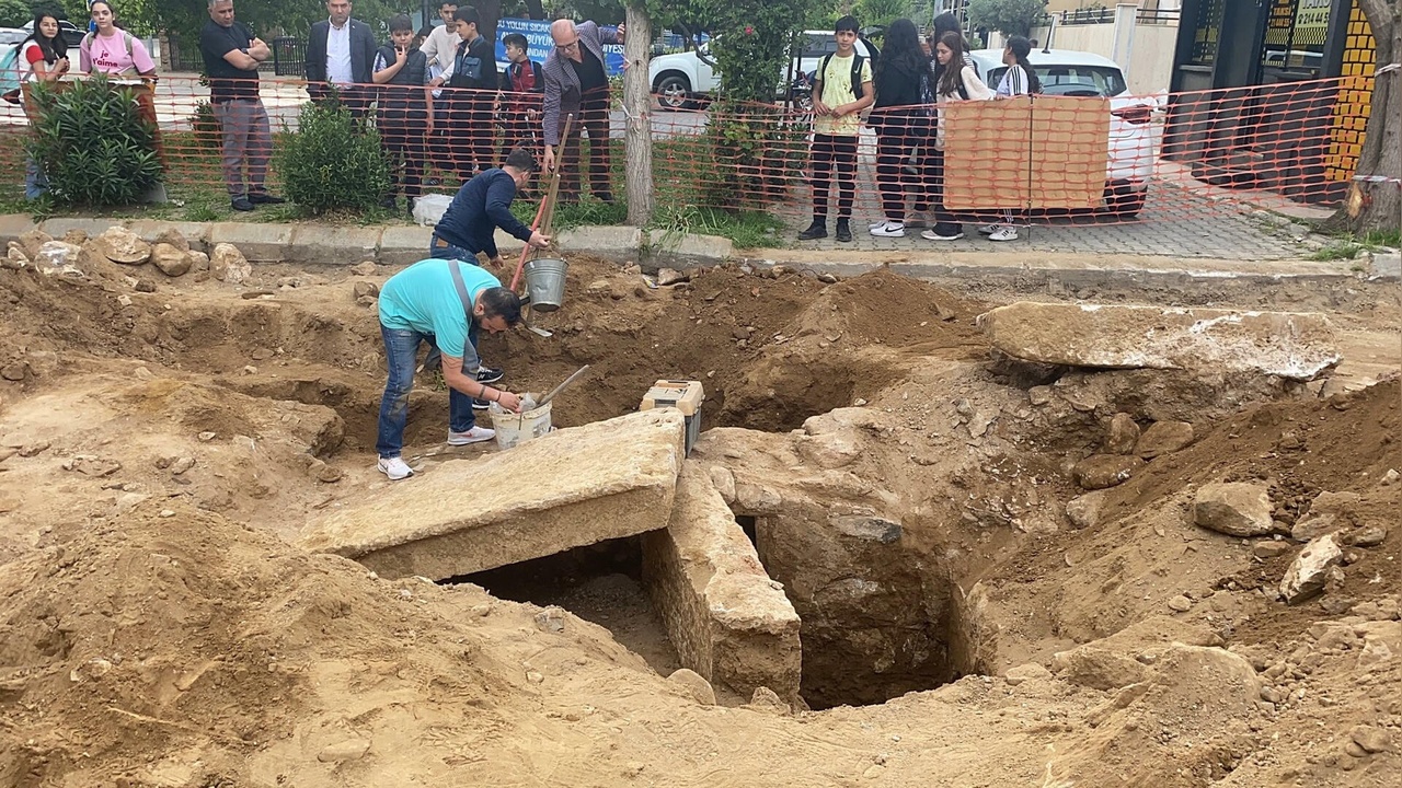 Aydın'da Yol Çalışması Sırasında Roma Dönemine Ait İnsan Kemikleri Keşfedildi