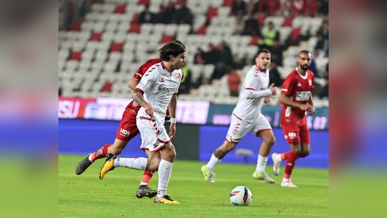 Sivasspor ve Antalyaspor Maçında VAR Kararlarını Miguel Angel Ortiz Arias Verdi