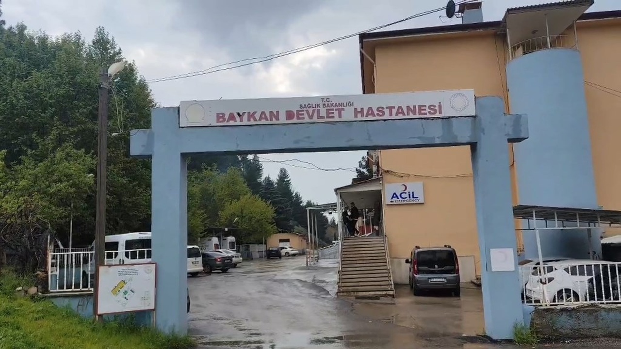 İzmir’de TIR ve Minibüs Çarpışması: 2 Ölü, 1 Yaralı