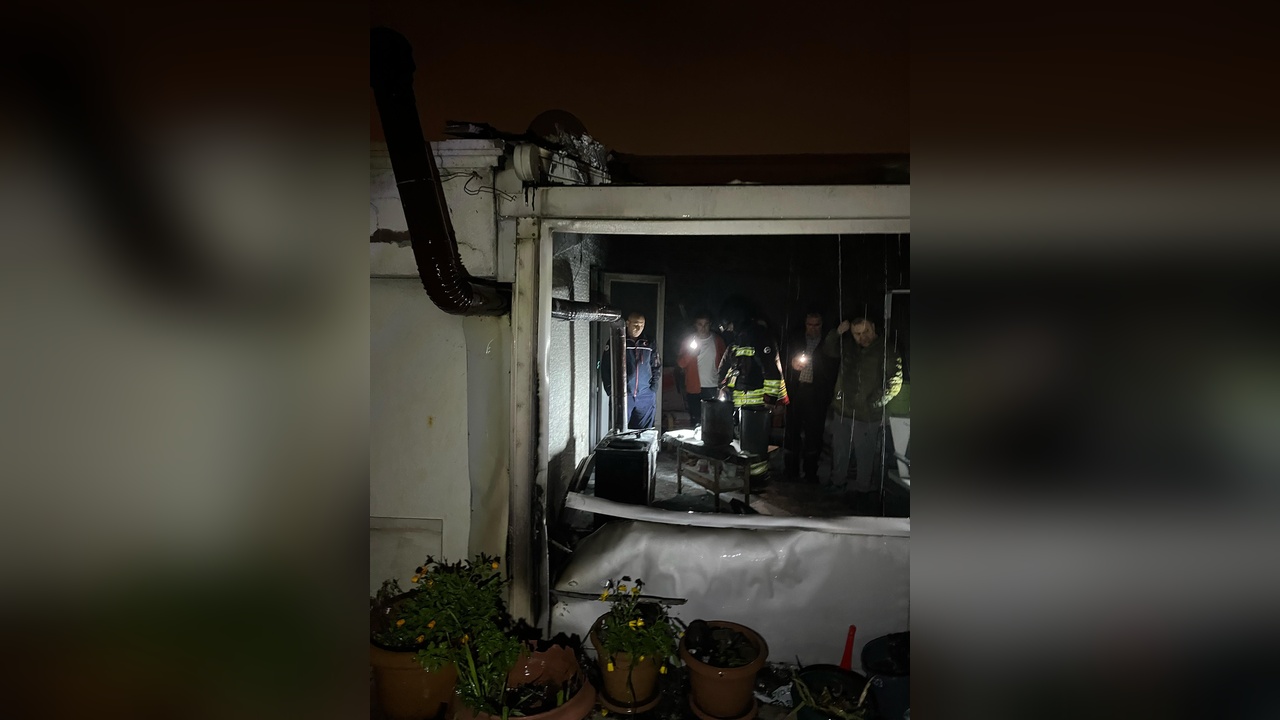 Sefo'nun Ailesinin Evinin Otomobilinde Yangın Çıktı