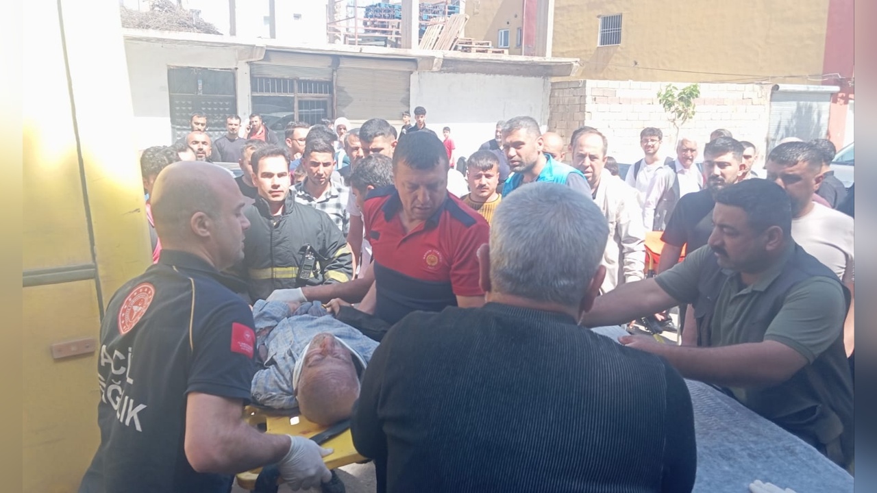 İzmir’de Yoldan Geçen Vatandaş Minibüs Çarpması Sonucu Hayatını Kaybetti