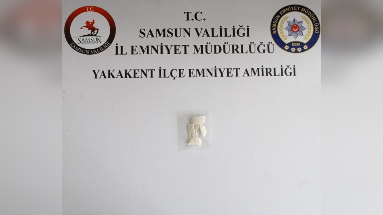 İzmir'de Uyuşturucu Operasyonunda 'Metafizik Uzmanı' ve Arkadaşı Tutuklandı