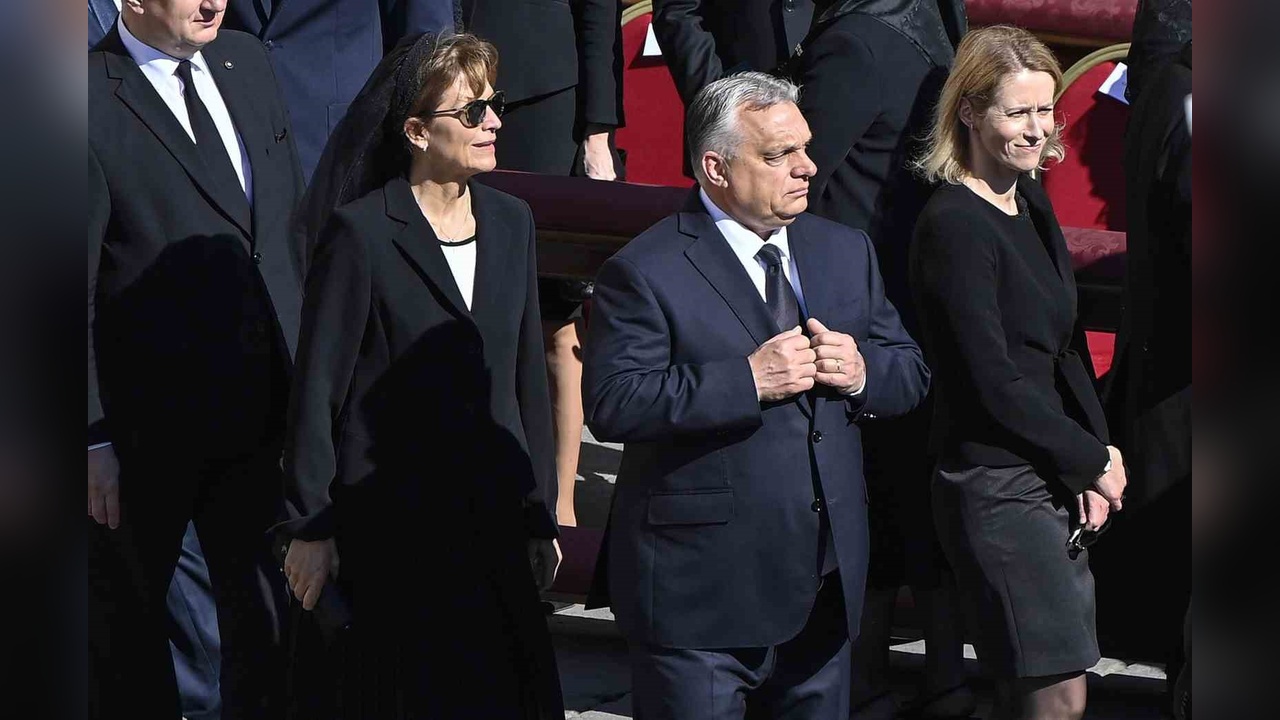 Papa Franciscus'un Cenazesinde 400 Bin Kişi Son Yolculuğuna Uğurladı