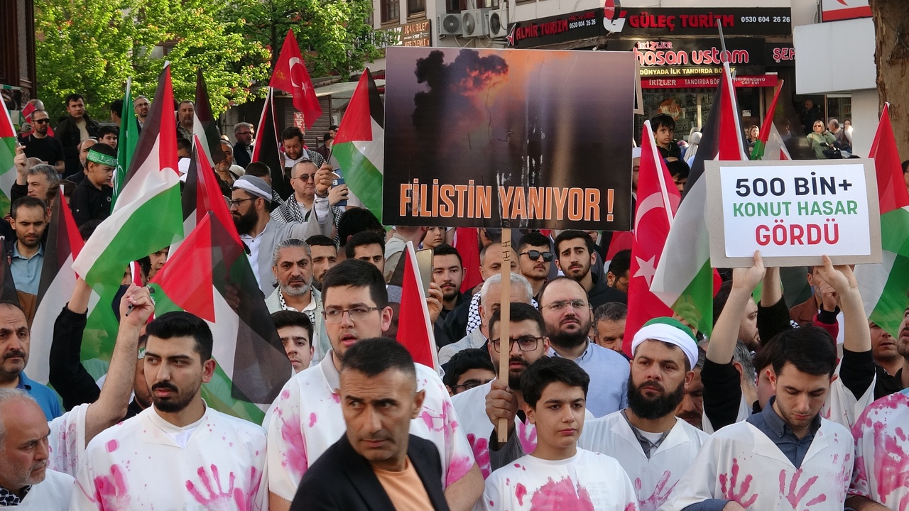 Bursa Gönüllü Kuruluşlar Platformu Filistin İçin Yürüyüş Düzenledi