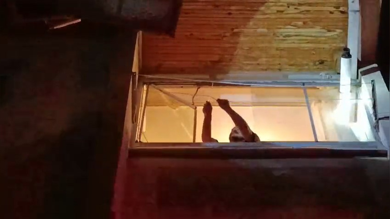 İstanbul'da Apartman Bodrumundaki Yangında 3 Kişi Dumandan Zarar Gördü