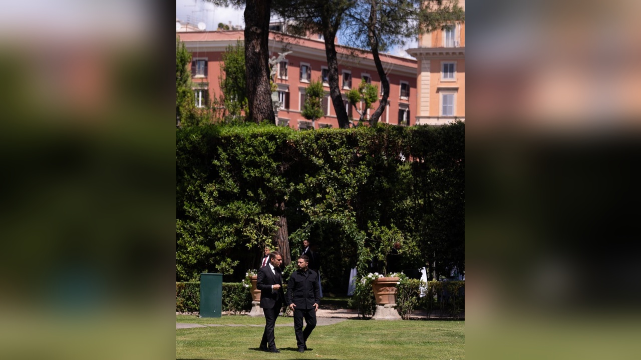 Macron ve Zelenskiy Ukrayna'da Ateşkes İçin Görüştü