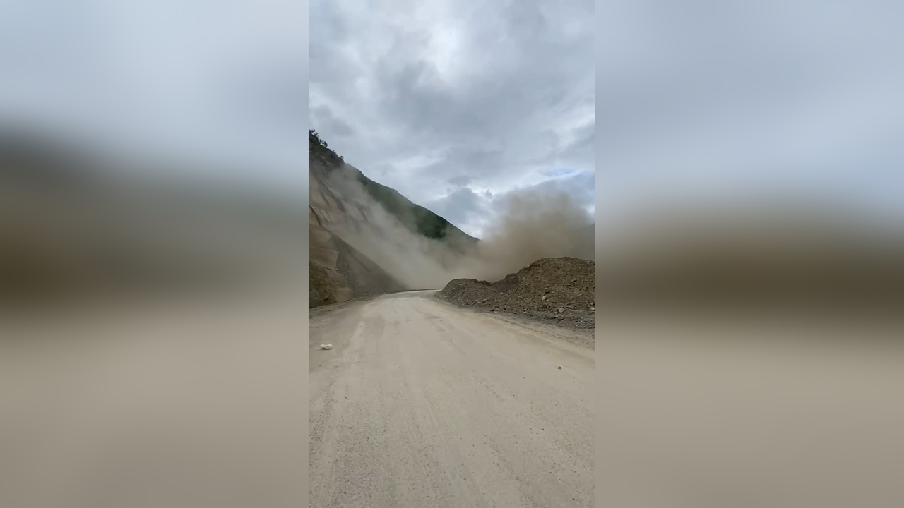 Artvin’de Heyelan Sonucu Karayolu Ulaşıma Kapandı