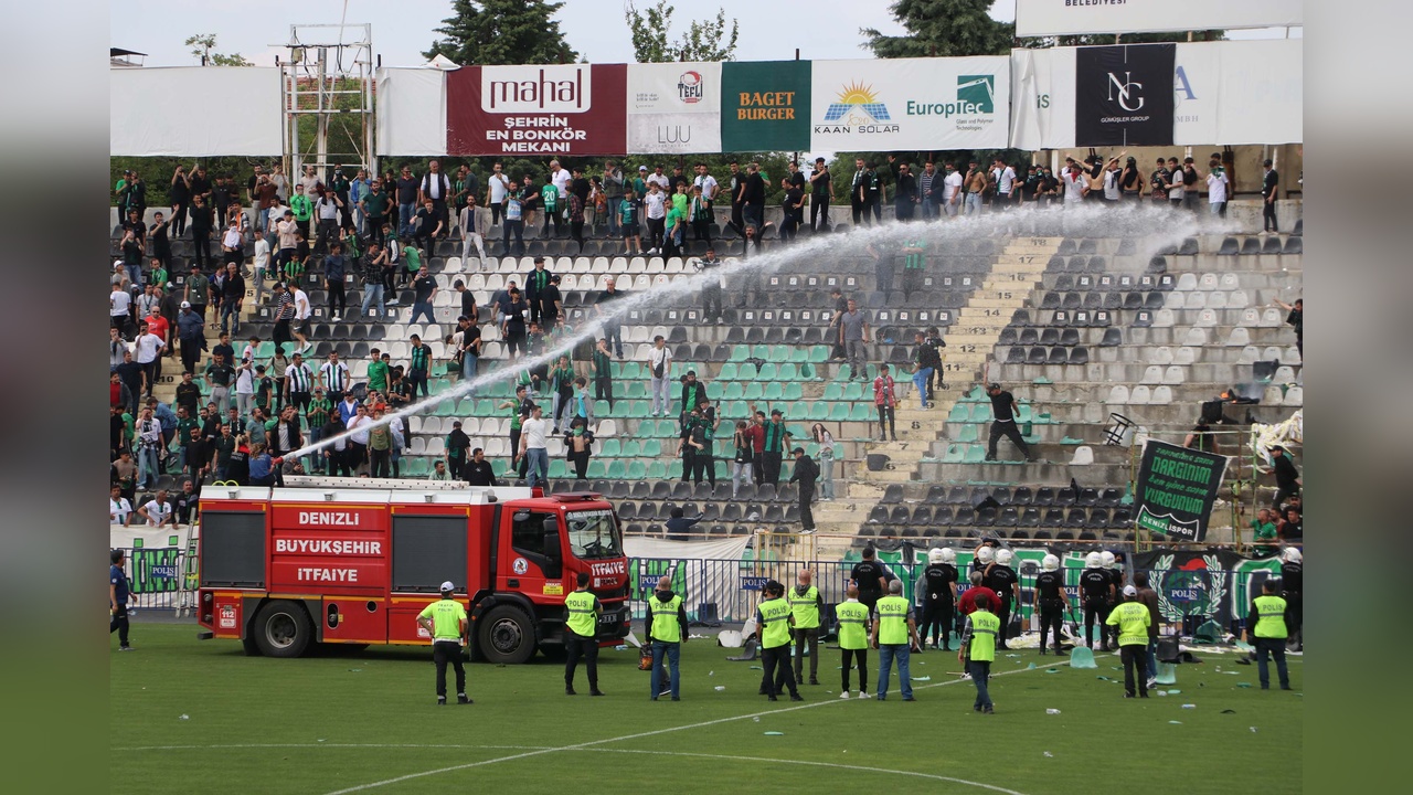 Denizlispor Tarihinde İlk Kez Amatör Ligde: Taraftar Stadı Yaktı