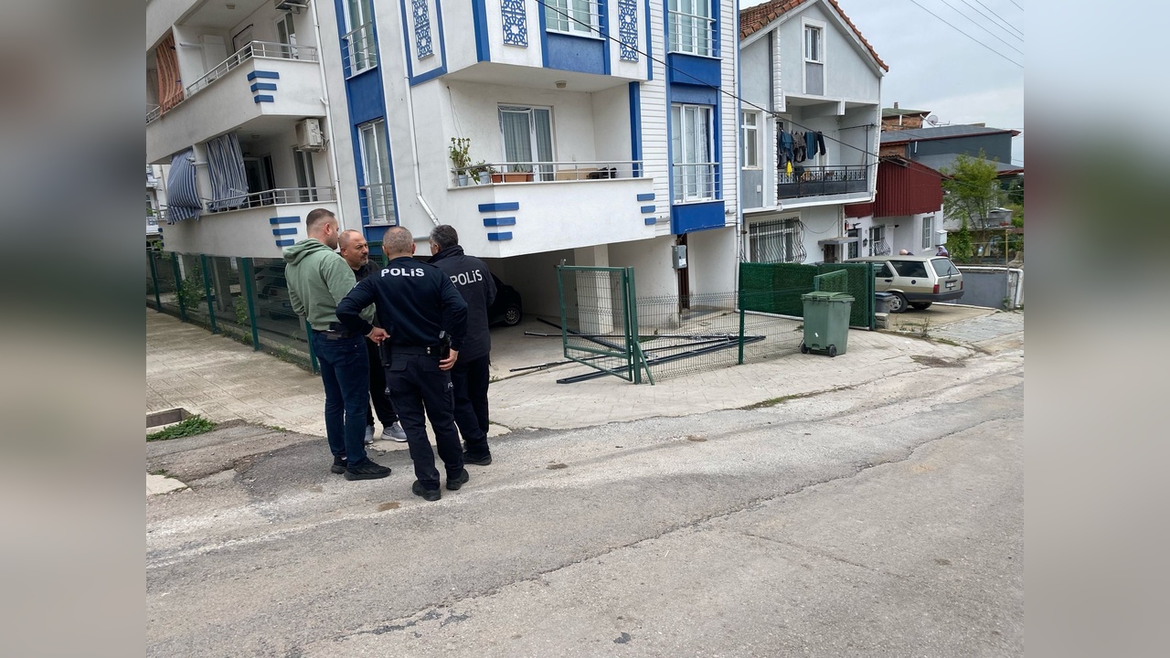 Balkonda Demir Profilin Yüksek Gerilim Hattına Teması: 3 Yaralı