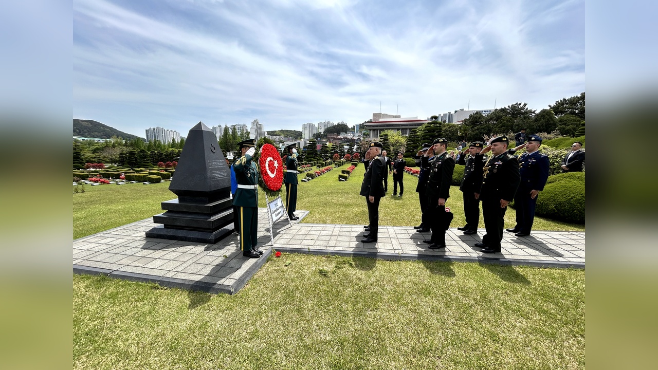 Orgeneral Gürak'tan Kore Türk Şehitliğine Anlamlı Ziyaret