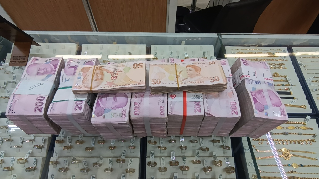 Gelin, Mihr Olarak Aldığı 1 Milyon 410 Bin TL Değerindeki Altınları Gazzelilere Bağışladı