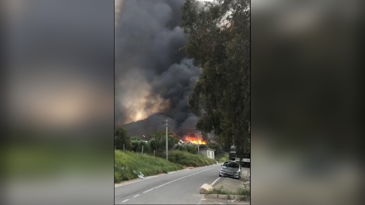 İzmir’de Kaçak Döküm Sahasında Çıkan Yangın Korkuttu