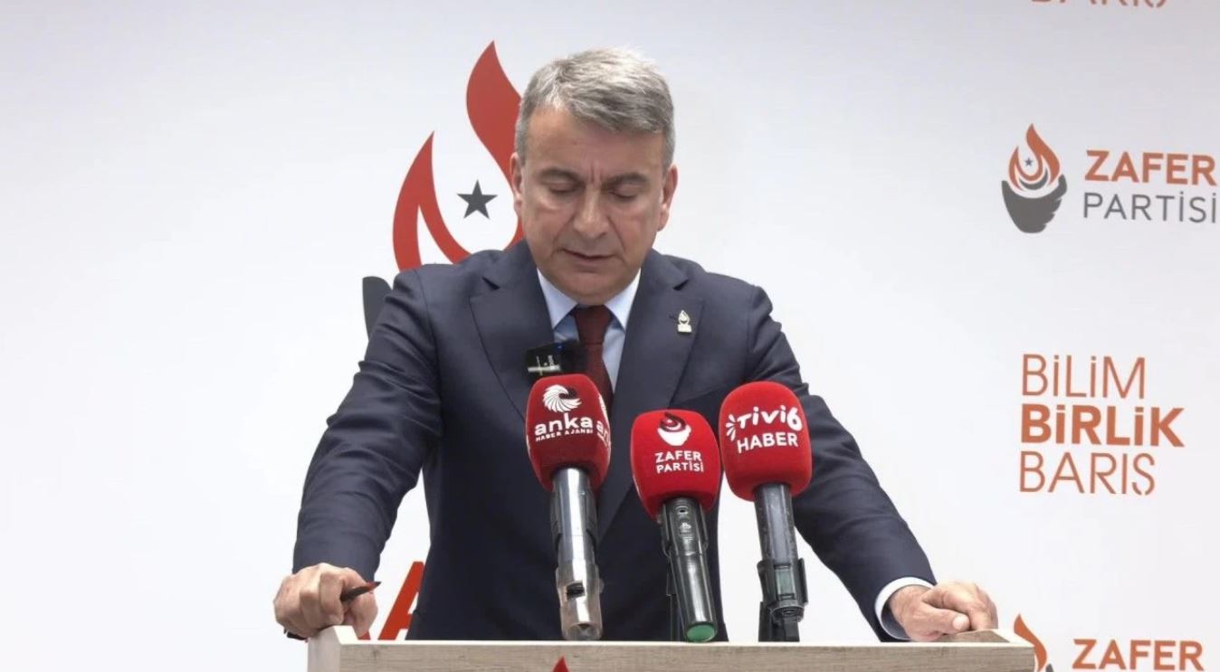 Ümit Özdağ hakim karşısında! Zafer Partisi'nden adliye önünde büyük buluşma