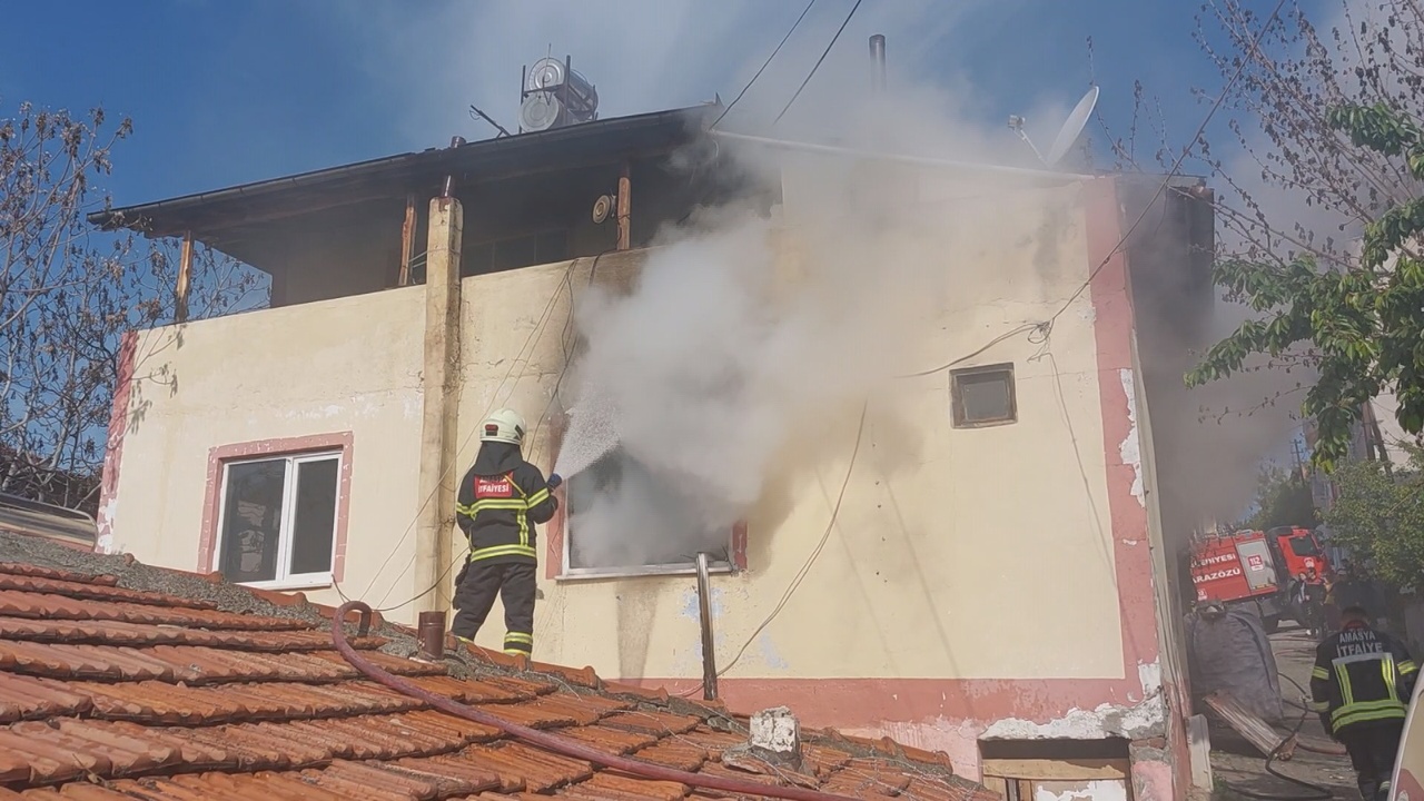 Alkollü Adam Kendi Evini Ateşe Verdi