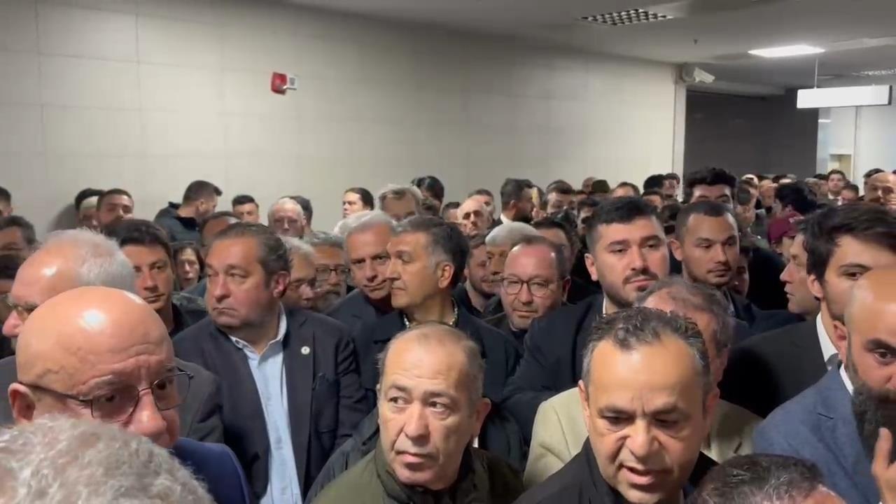 Zafer Partisi Genel Başkanı Ümit Özdağ Mahkeme Önünde