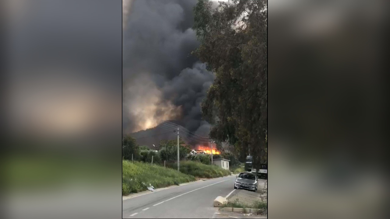 İzmir’de Döküm Sahasında 17 Saat Süren Yangın Kontrol Altına Alındı