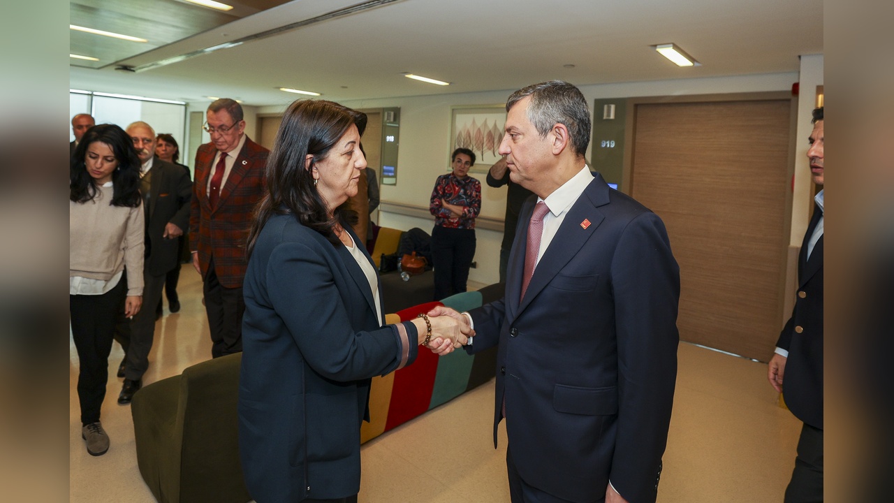 Özgür Özel, Sırrı Süreyya Önder'i Hastanede Ziyaret Etti