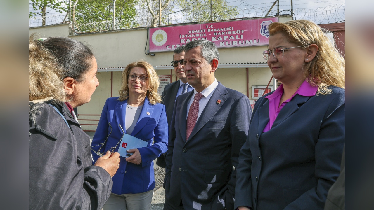 Özgür Özel'den Bakırköy Kadın Kapalı Cezaevi'ne Ziyaret