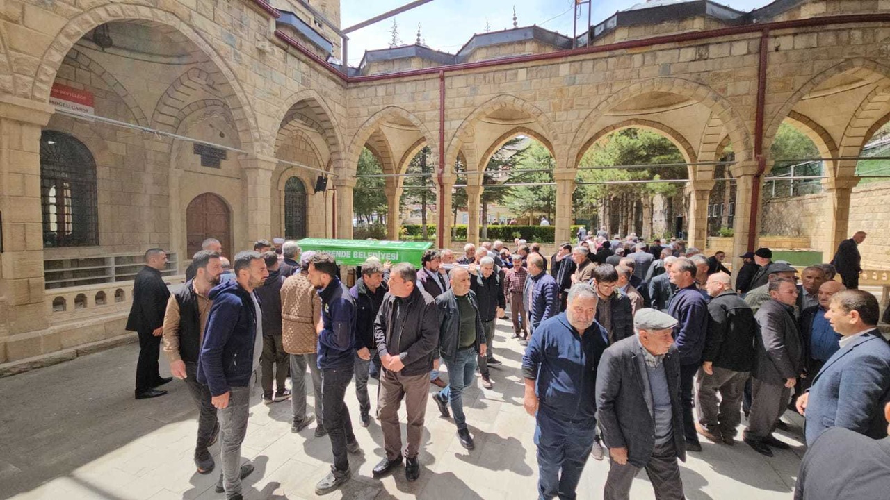5 Çocuk Annesi Rabia, Eşi Tarafından Katledildikten Sonra Memleketinde Defnedildi