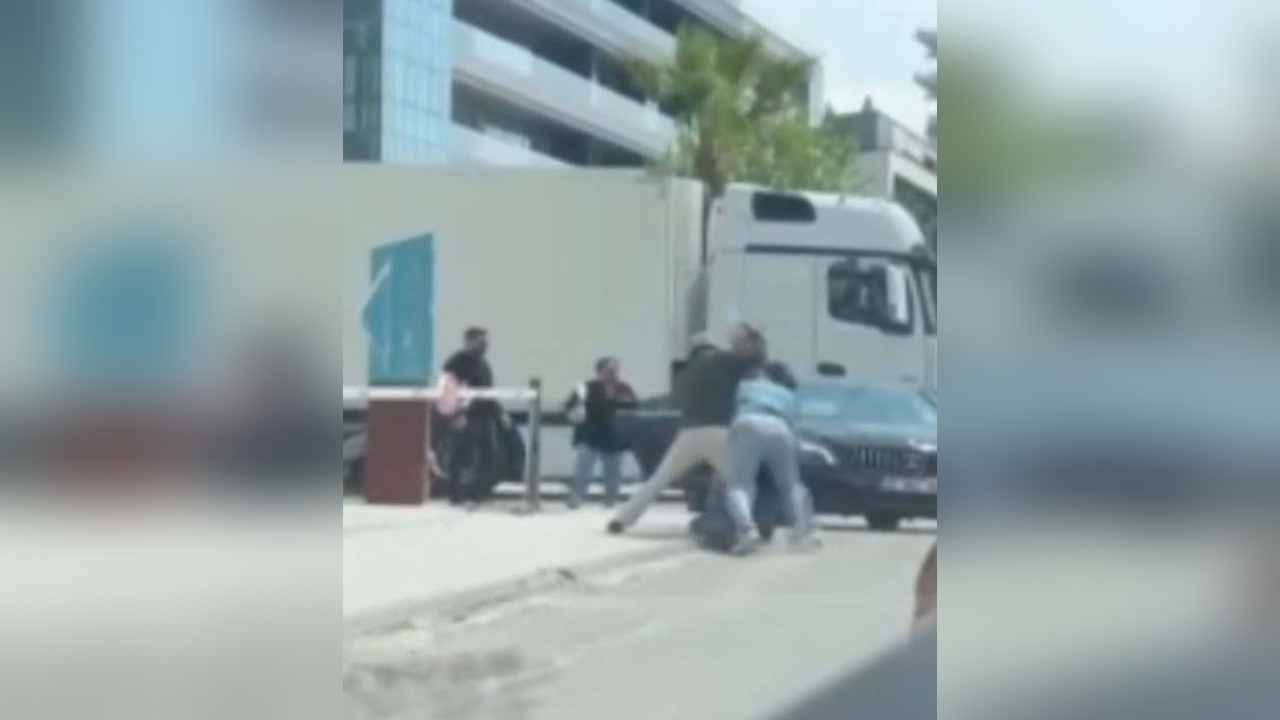 İzmir'de Trafik Tartışması Kanlı Bitti: Satırla Saldıran Şüpheli Tutuklandı