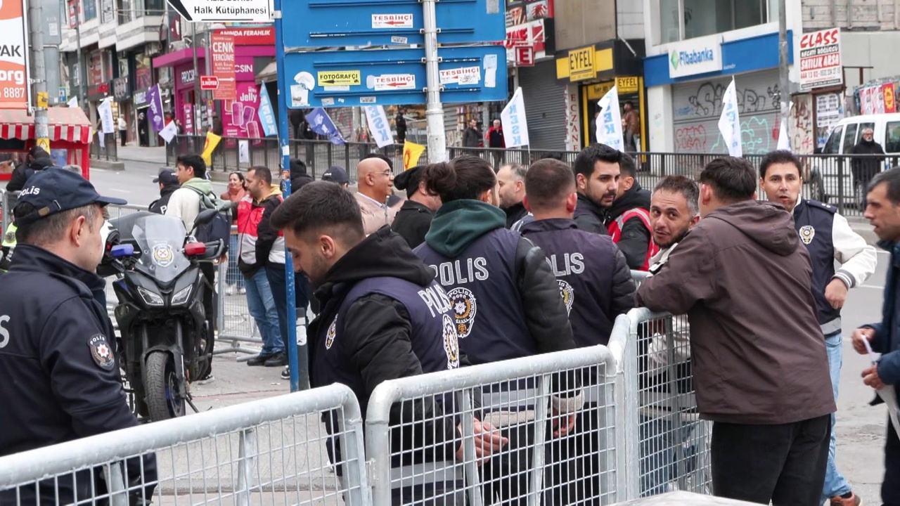 Kadıköy’de Miting Öncesi Kalabalıklar Toplanmaya Başladı