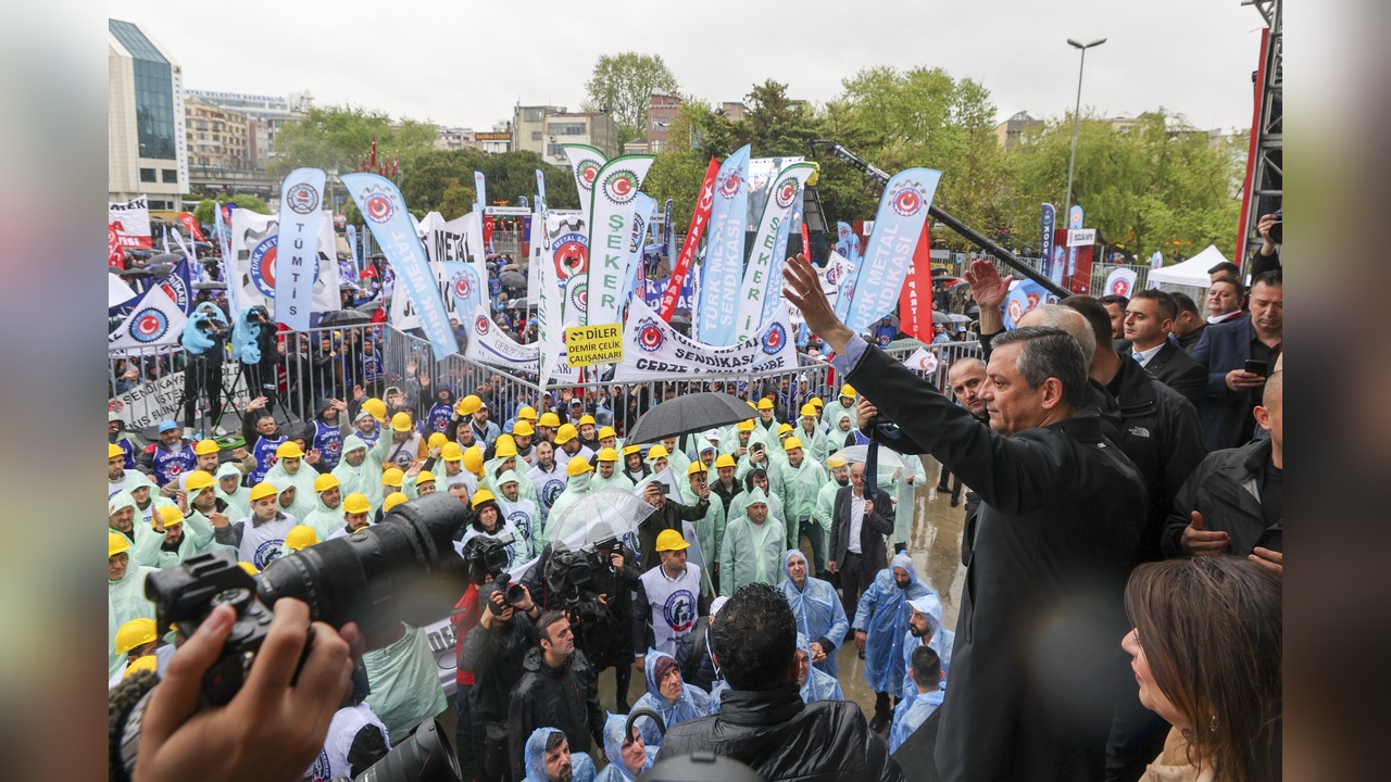 Özgür Özel: Meydanların Özgürlüğü Demokrasinin Temelidir