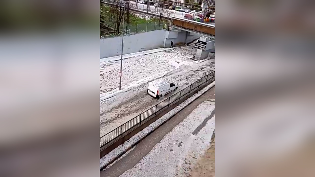 Ankara'yı Sağanak ve Dolu Vurdu: Meteoroloji Uyarısı Yapıldı