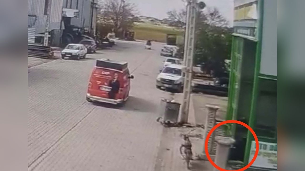 CHP Aracına Silahla Havaya Ateş Edildi: 2 Kişi Gözaltına Alındı
