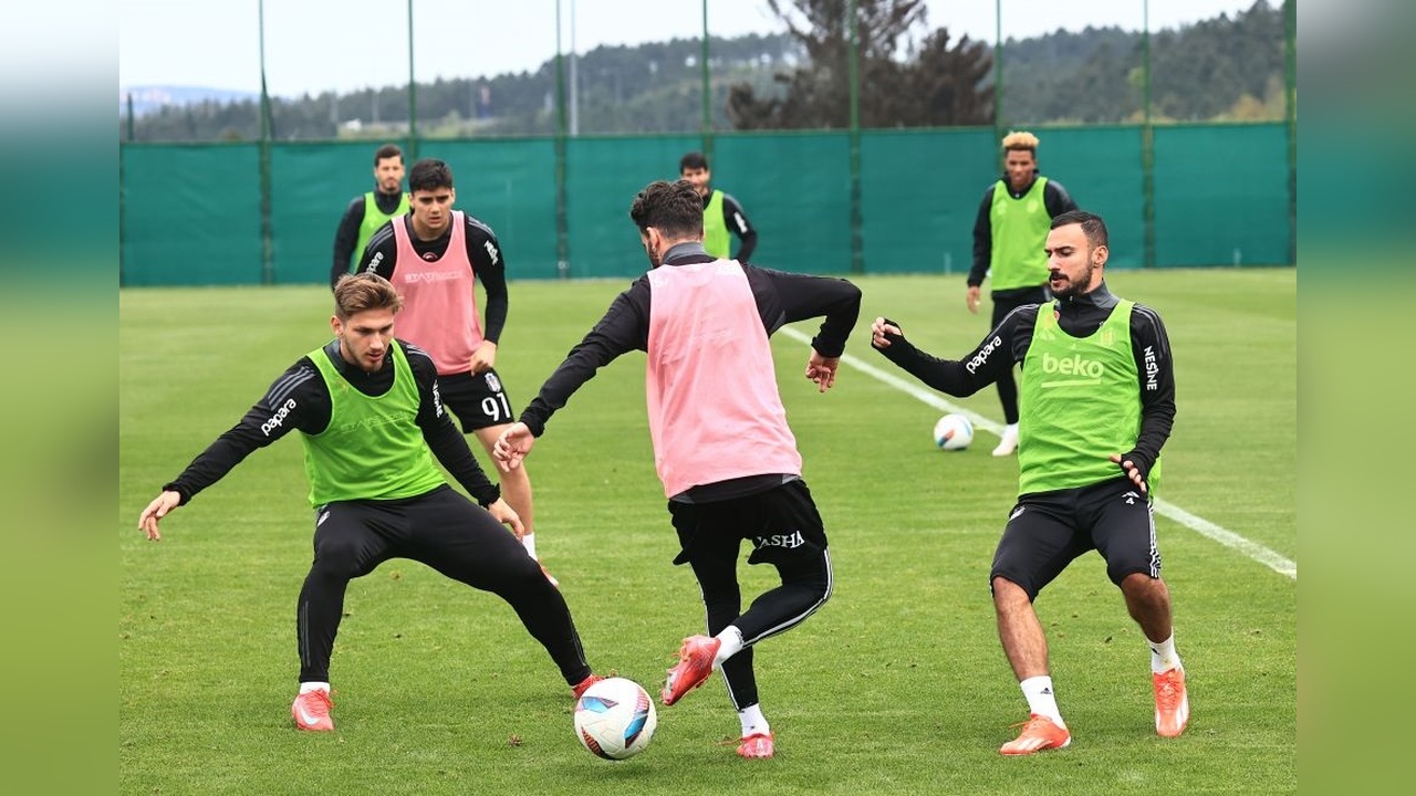 Beşiktaş, Fenerbahçe Karşılaşması Öncesi Hazırlıklarını Sürdürüyor