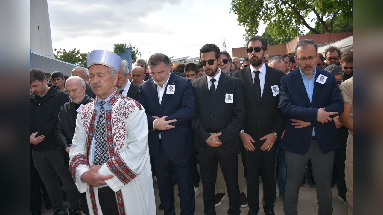 İş İnsanı Ömer Tolon İzmir'de Toprağa Verildi