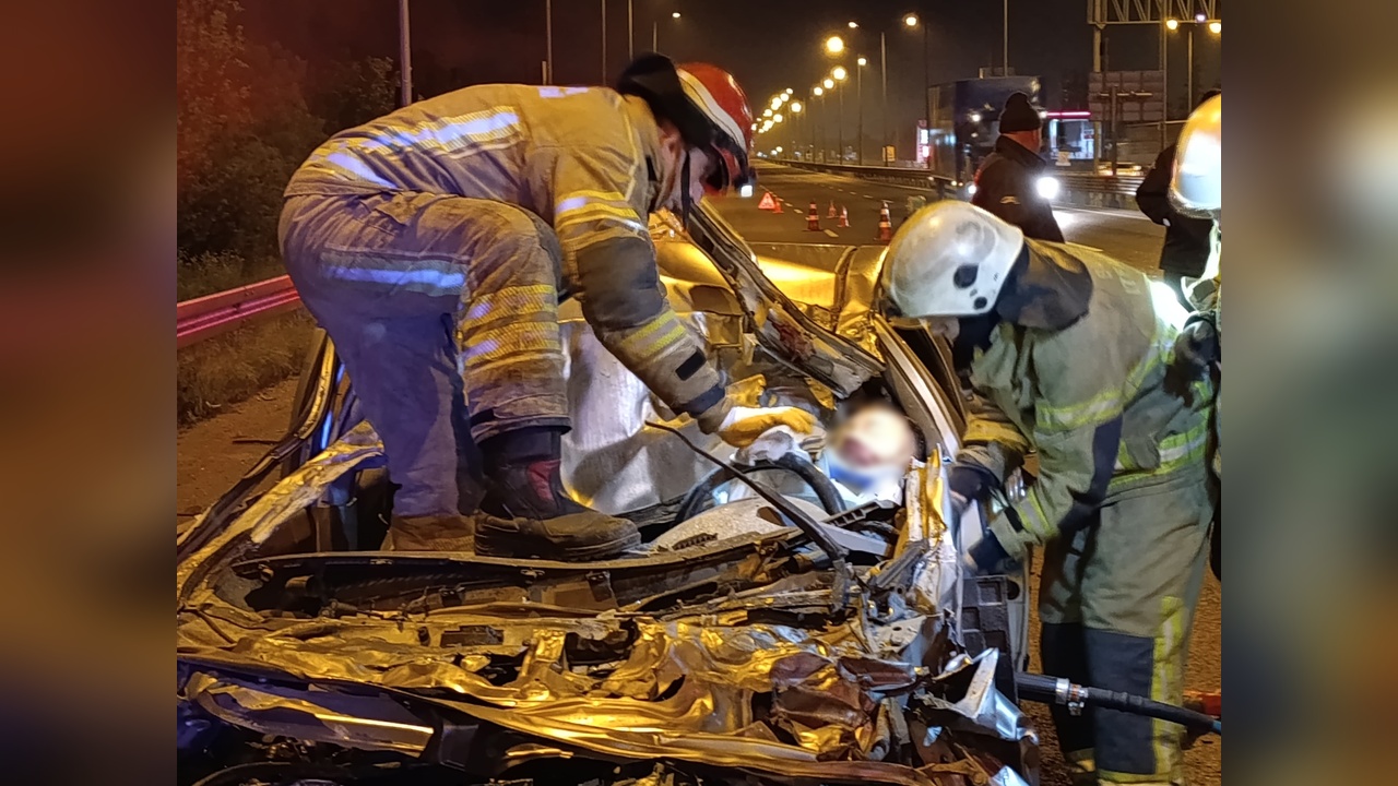 Bursa’da Kamyona Çarpan Otomobilin Sürücüsü Ağır Yaralandı