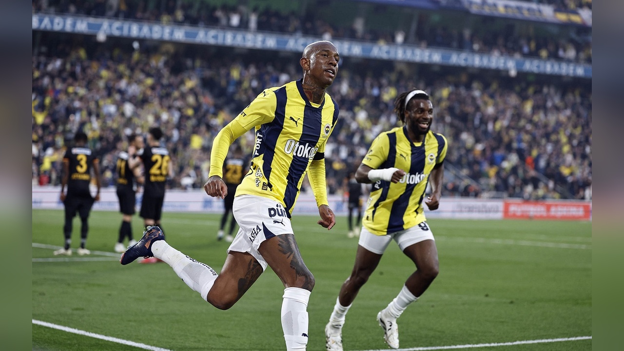 Fenerbahçe, Devam mı Yeni Sezon Planları mı? Kritik Karar Kapıda